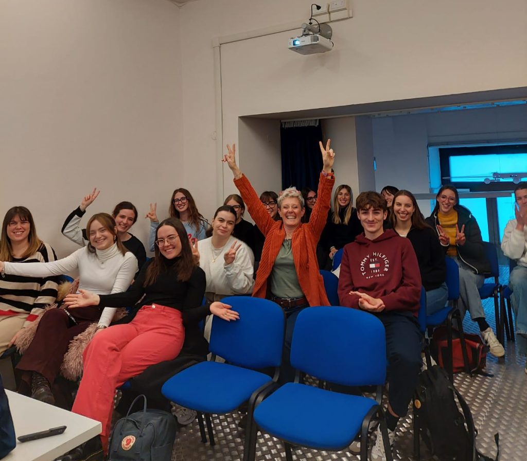 Farmacia simulata: una giornata in Università con i futuri farmacisti – Now Farmacia farmacia