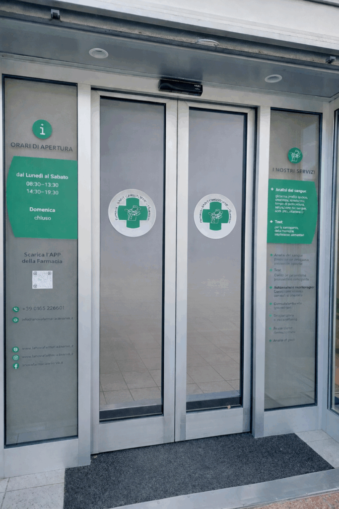 Farmacia Saint Christophe: progetto di visual merchandising tra esperienza e performance – Now Farmacia Farmacia Saint Christophe: progetto di visual merchandising tra esperienza e performance – Now Farmacia